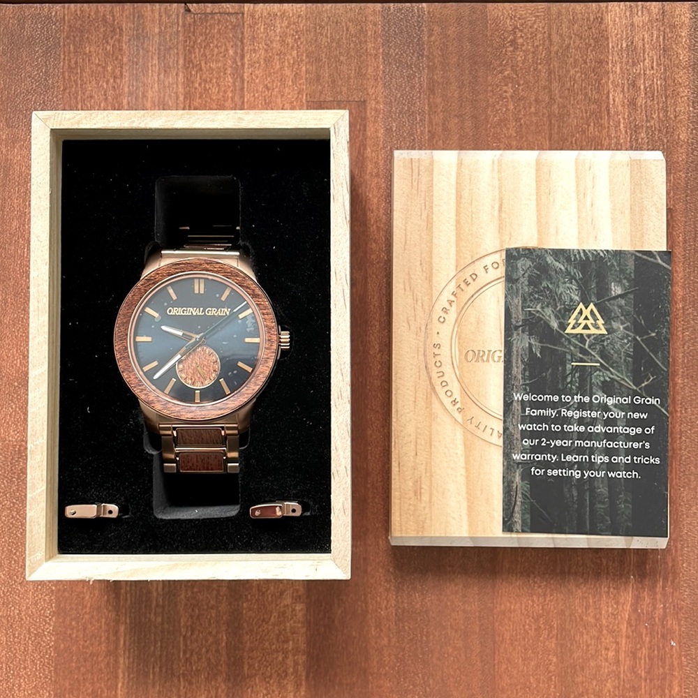 BRAND NEW Reclaimed Whiskey
Barrel 46mm Watch